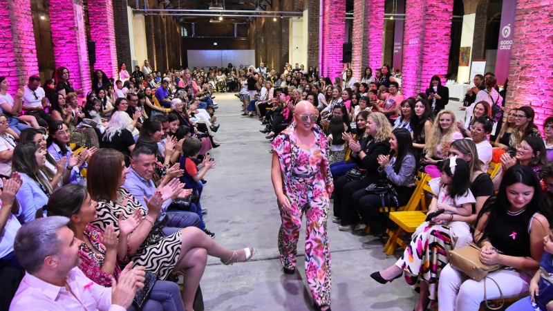 Concientizar está de moda: la historia detrás del desfile que une belleza, coraje y prevención